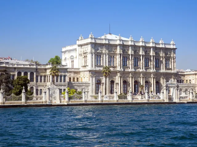 Dolmabahce Palace Museum Skip-the-Ticket-Line Entry with Audio Guide