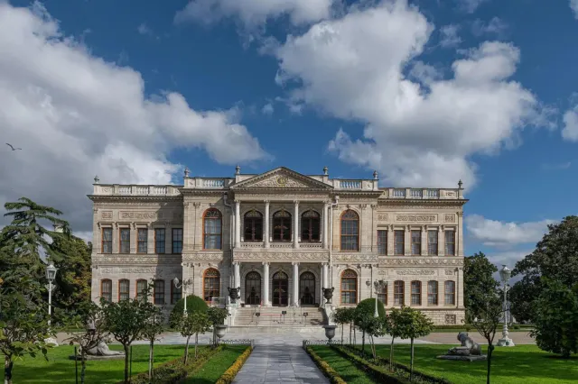 Dolmabahce Palace Museum Skip-the-Ticket-Line Entry with Audio Guide