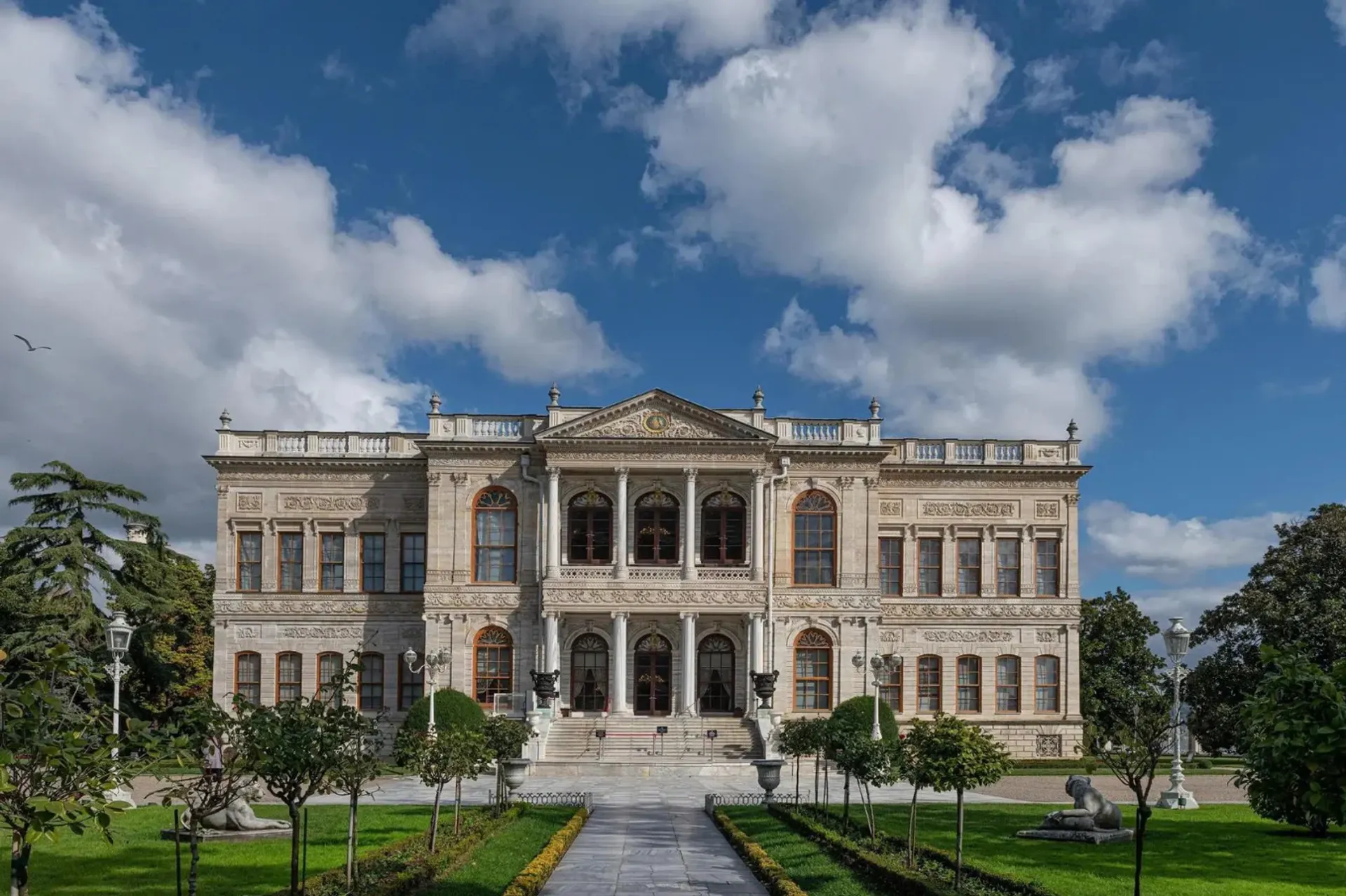 Dolmabahce Palace Museum Skip-the-Ticket-Line Entry with Audio Guide