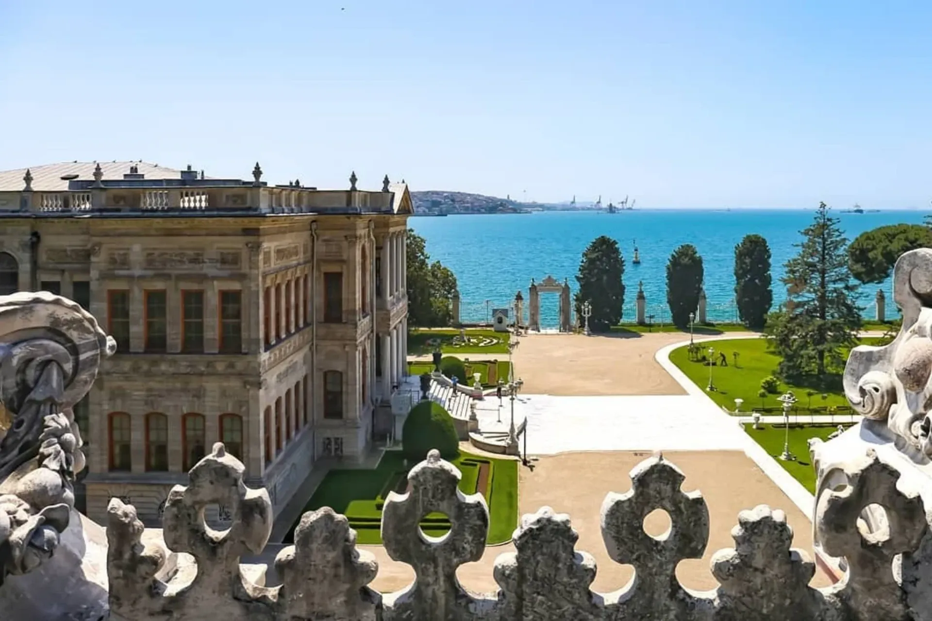 Dolmabahce Palace Museum Skip-the-Ticket-Line Entry with Audio Guide