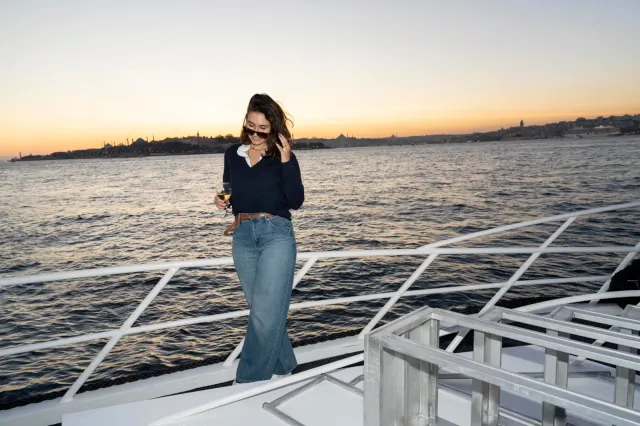 Luxury Yacht Bosphorus Sunset Cruise