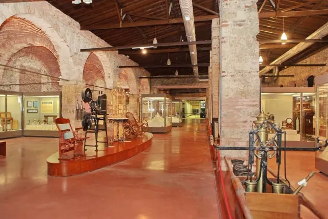 The Palace Collections Museum Skip-the-Ticket-Line Entry with Audio Guide
