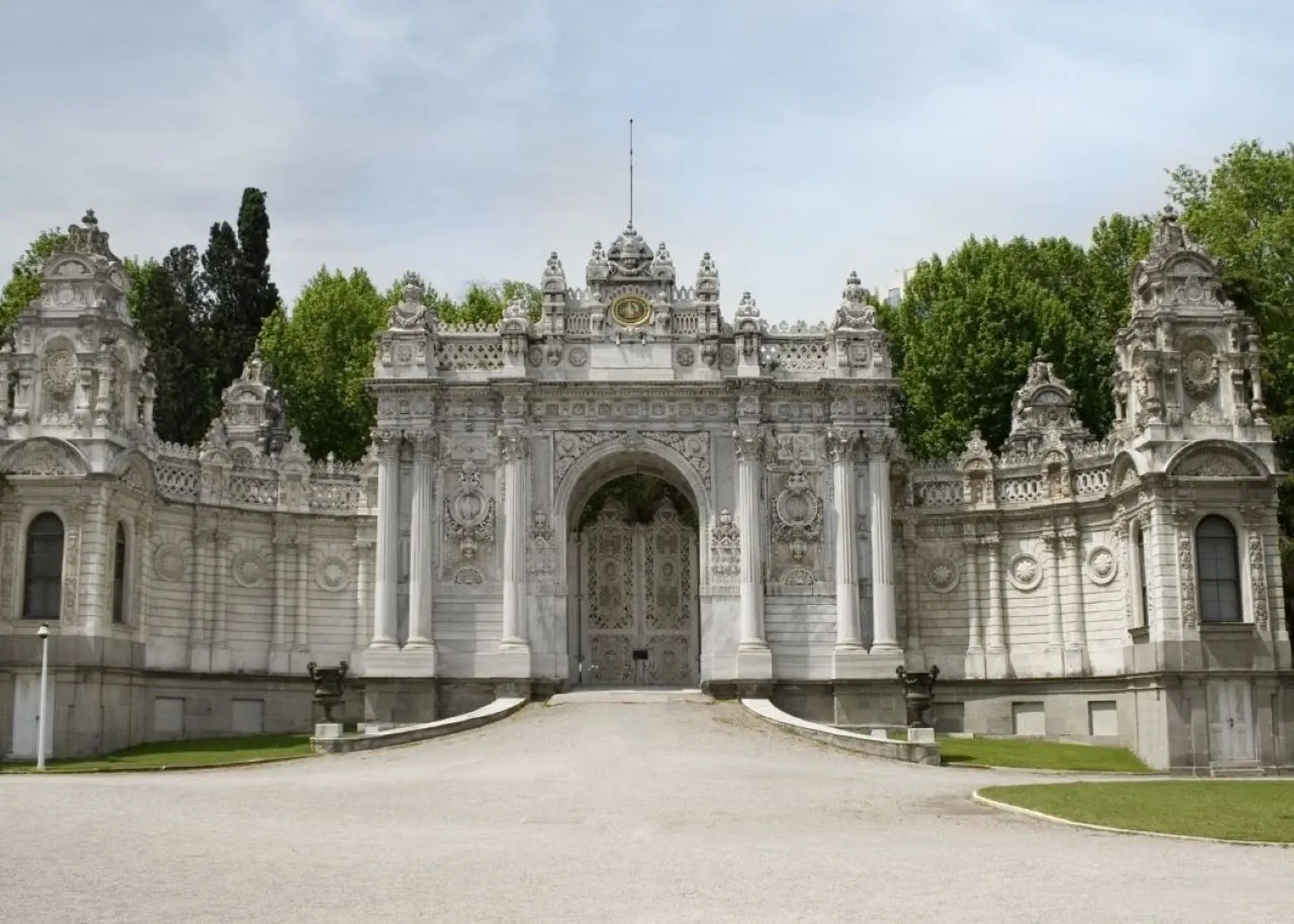Dolmabahce Palace Museum Skip-the-Ticket-Line Entry with Audio Guide