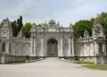 Dolmabahce Palace Museum Skip-the-Ticket-Line Entry with Audio Guide