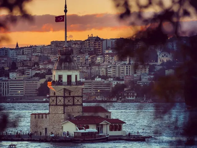 Maiden's Tower Skip-the-Ticket-Line Entry with Audio Guide