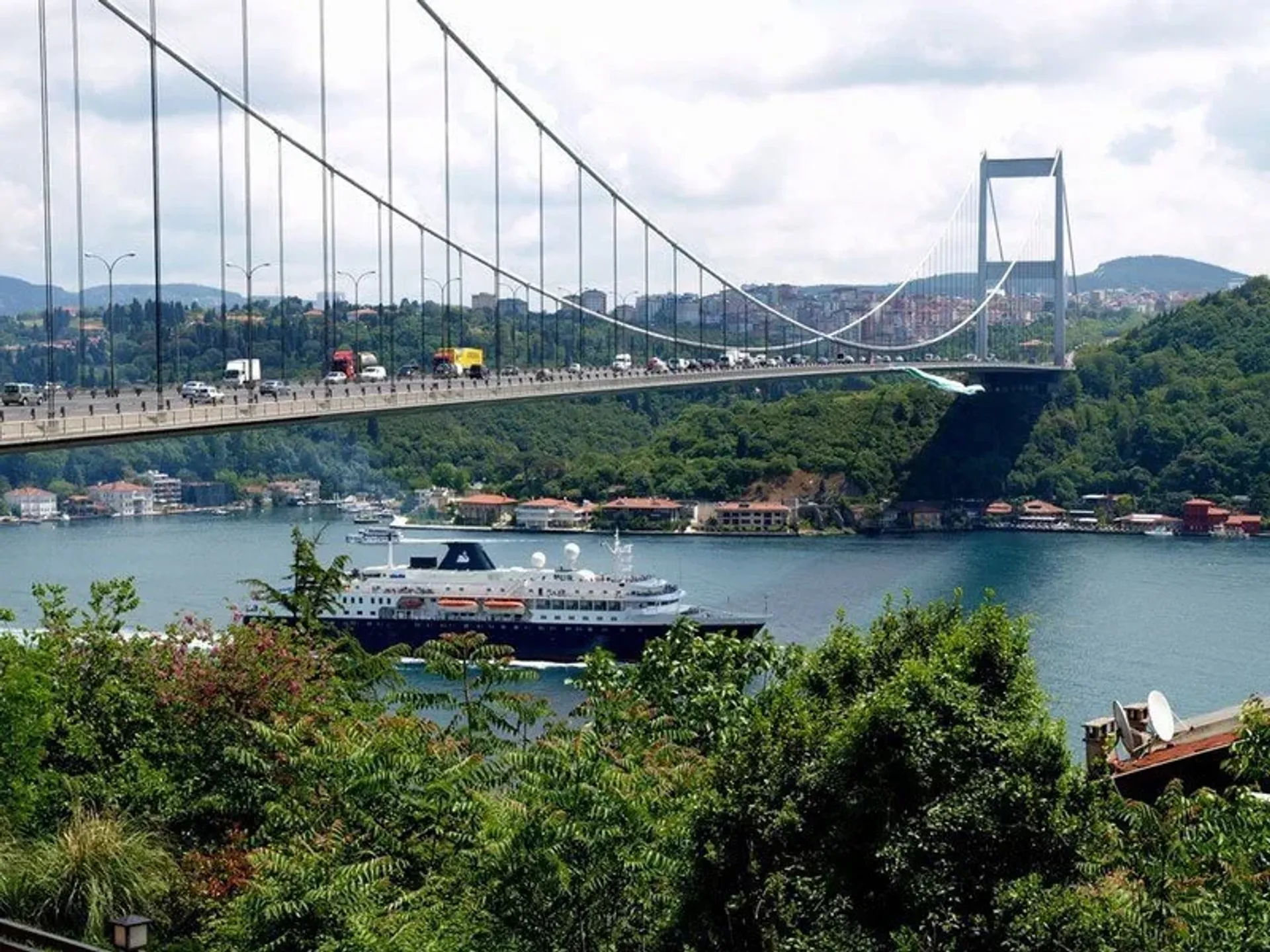 Bosphorus Sightseeing Cruise Entry Ticket with Audio Guide