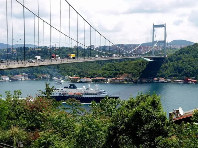 Bosphorus Sightseeing Cruise Entry Ticket with Audio Guide
