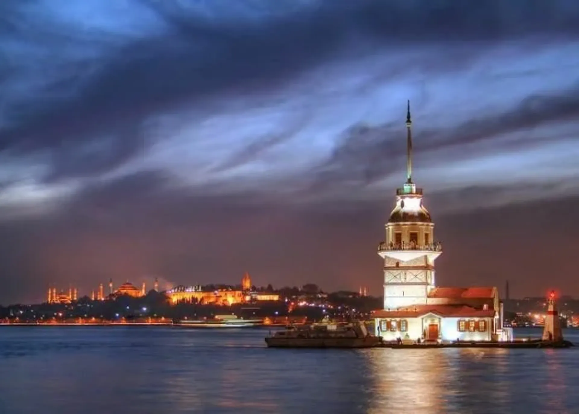 Maiden's Tower Skip-the-Ticket-Line Entry with Audio Guide