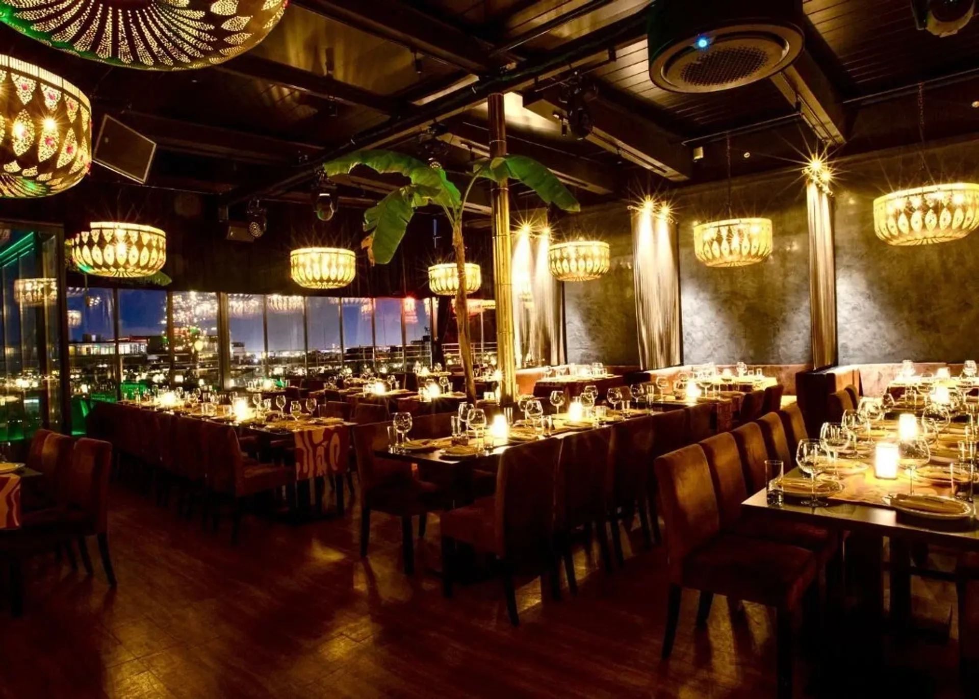 Premium Dining Experience with Exclusive Shows at Nomads Restaurant