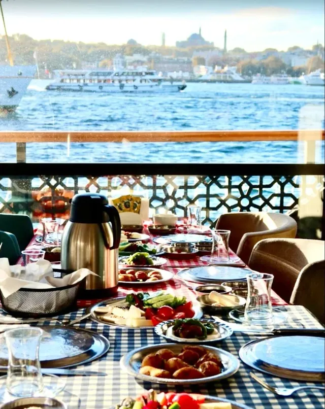 Premium Turkish Breakfast Cruise - Le Vapeur Magique