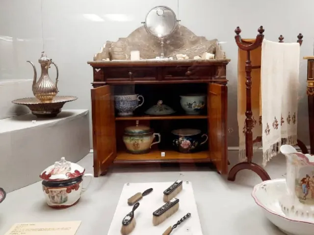 The Palace Collections Museum Skip-the-Ticket-Line Entry with Audio Guide