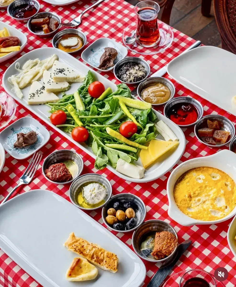 Premium Turkish Breakfast Cruise - Le Vapeur Magique