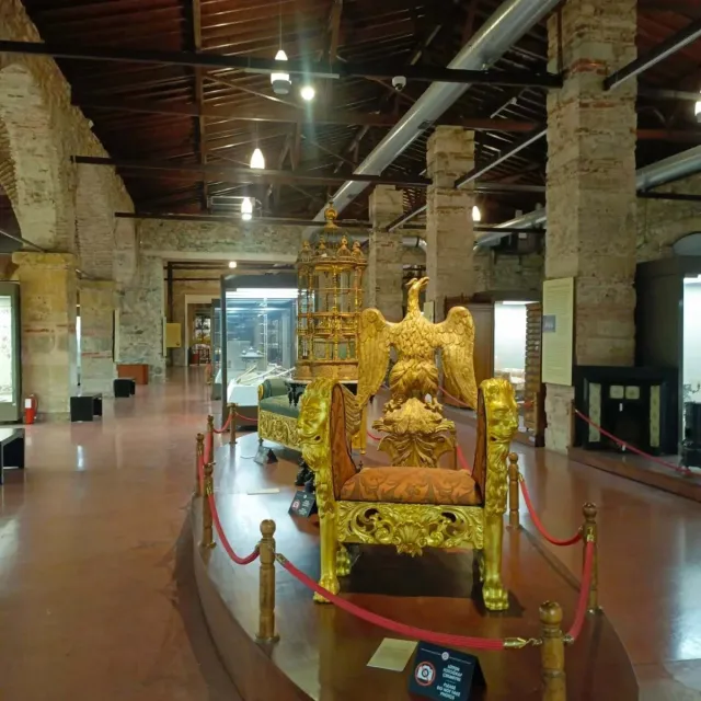 The Palace Collections Museum Skip-the-Ticket-Line Entry with Audio Guide
