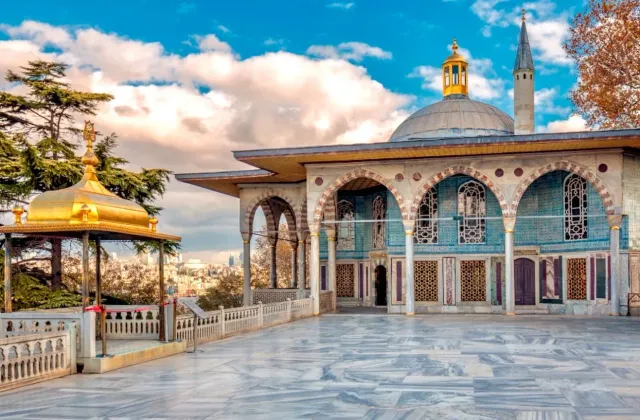 Topkapi Palace Museum Guided Tour Including Entry Tickets
