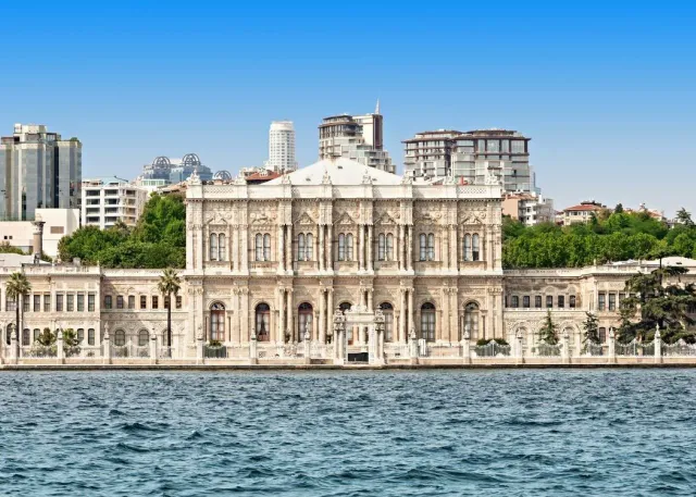 Dolmabahce Palace Museum Skip-the-Ticket-Line Entry with Audio Guide