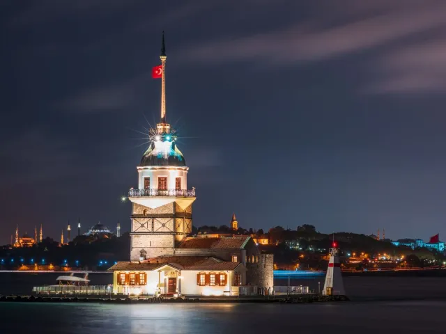 Maiden's Tower Skip-the-Ticket-Line Entry with Audio Guide