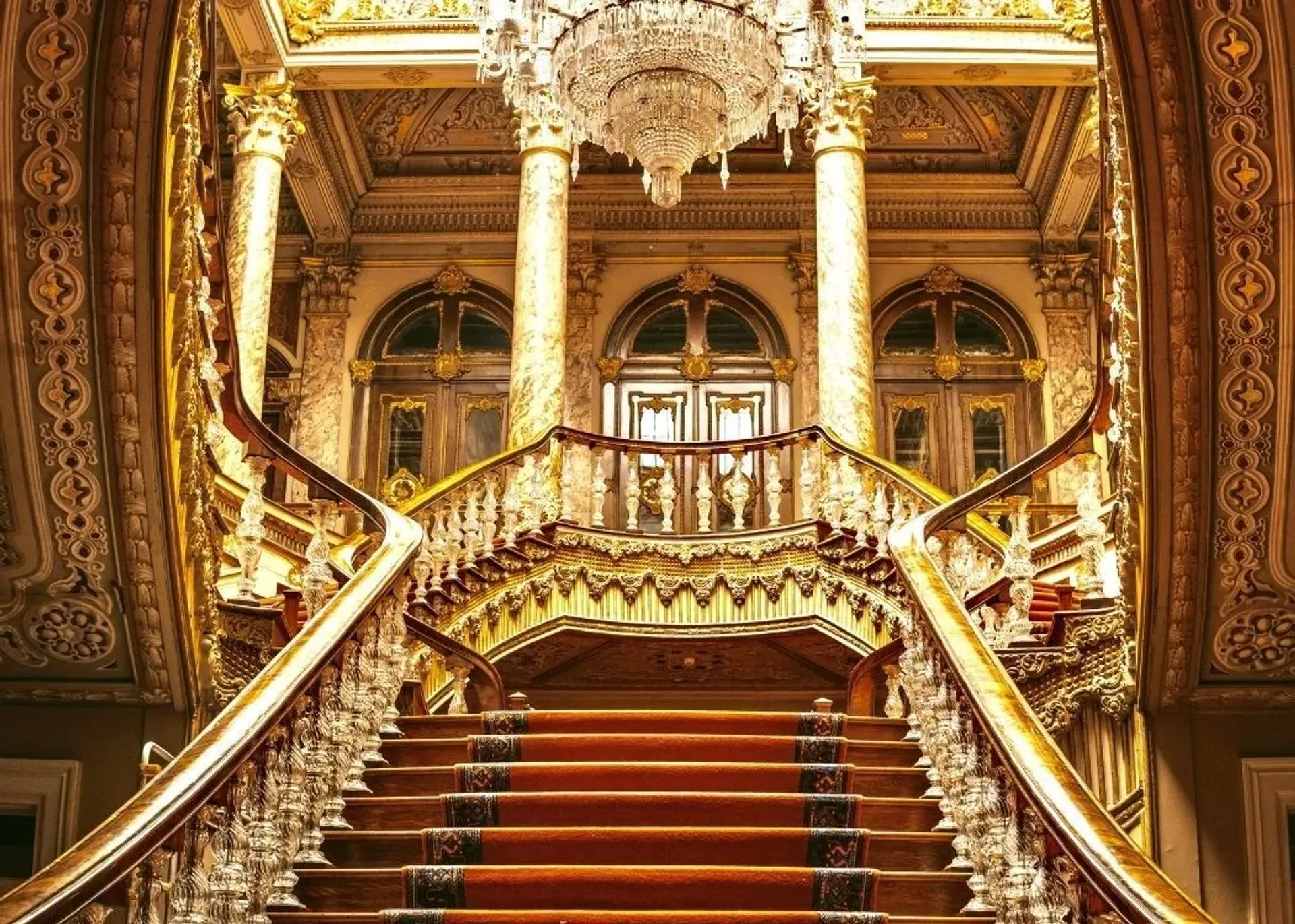 Dolmabahce Palace Museum Skip-the-Ticket-Line Entry with Audio Guide