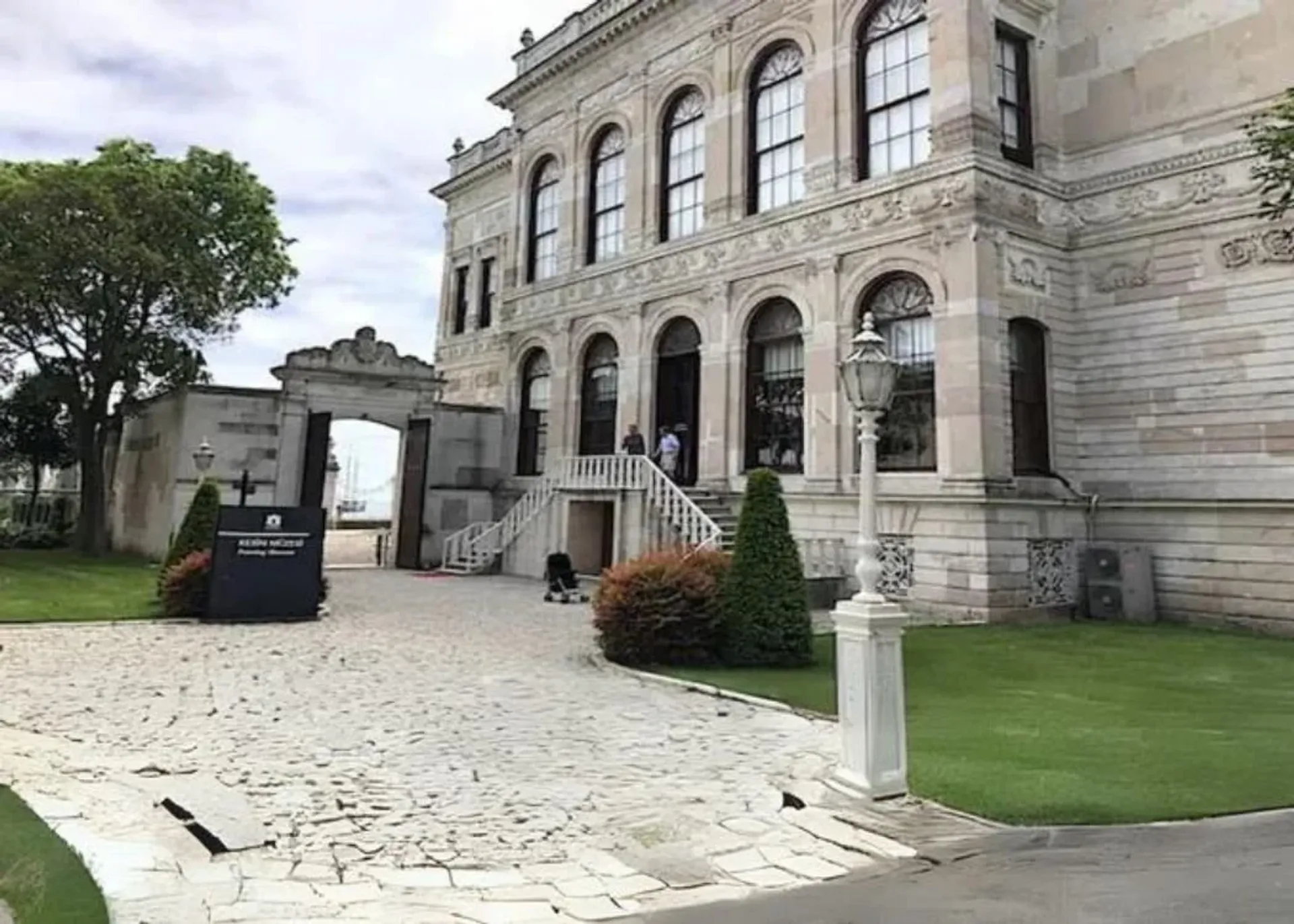 National Palaces Painting Museum Skip-the-Ticket- Line Entry with Audio Guide