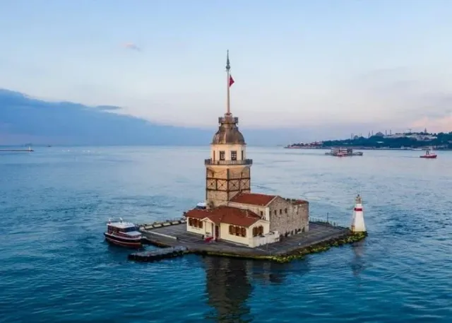Maiden's Tower Skip-the-Ticket-Line Entry with Audio Guide