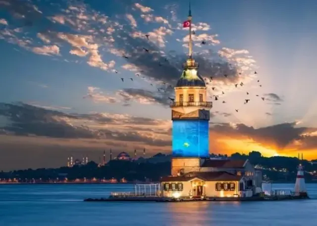 Maiden's Tower Skip-the-Ticket-Line Entry with Audio Guide