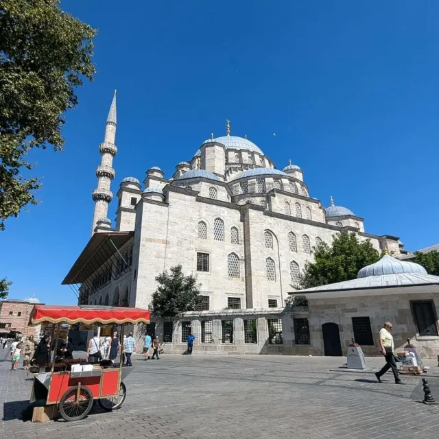 New Mosque Walking Tour with Audio Guide