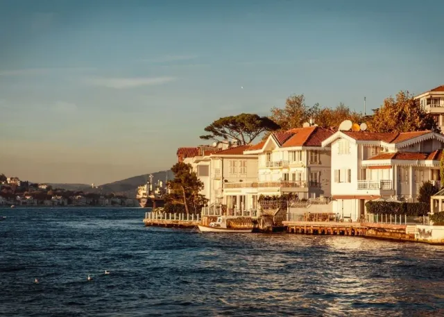 Golden Horn & Bosphorus Sightseeing Cruise with Audio Guide