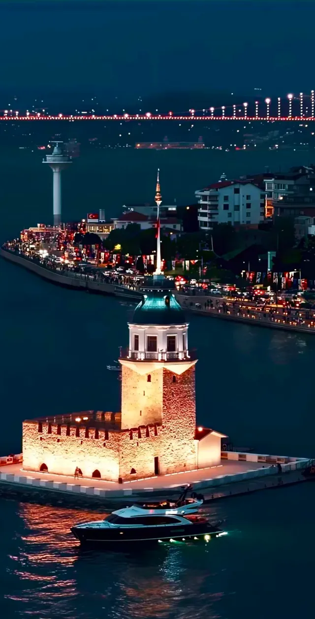 Maiden's Tower Skip-the-Ticket-Line Entry with Audio Guide