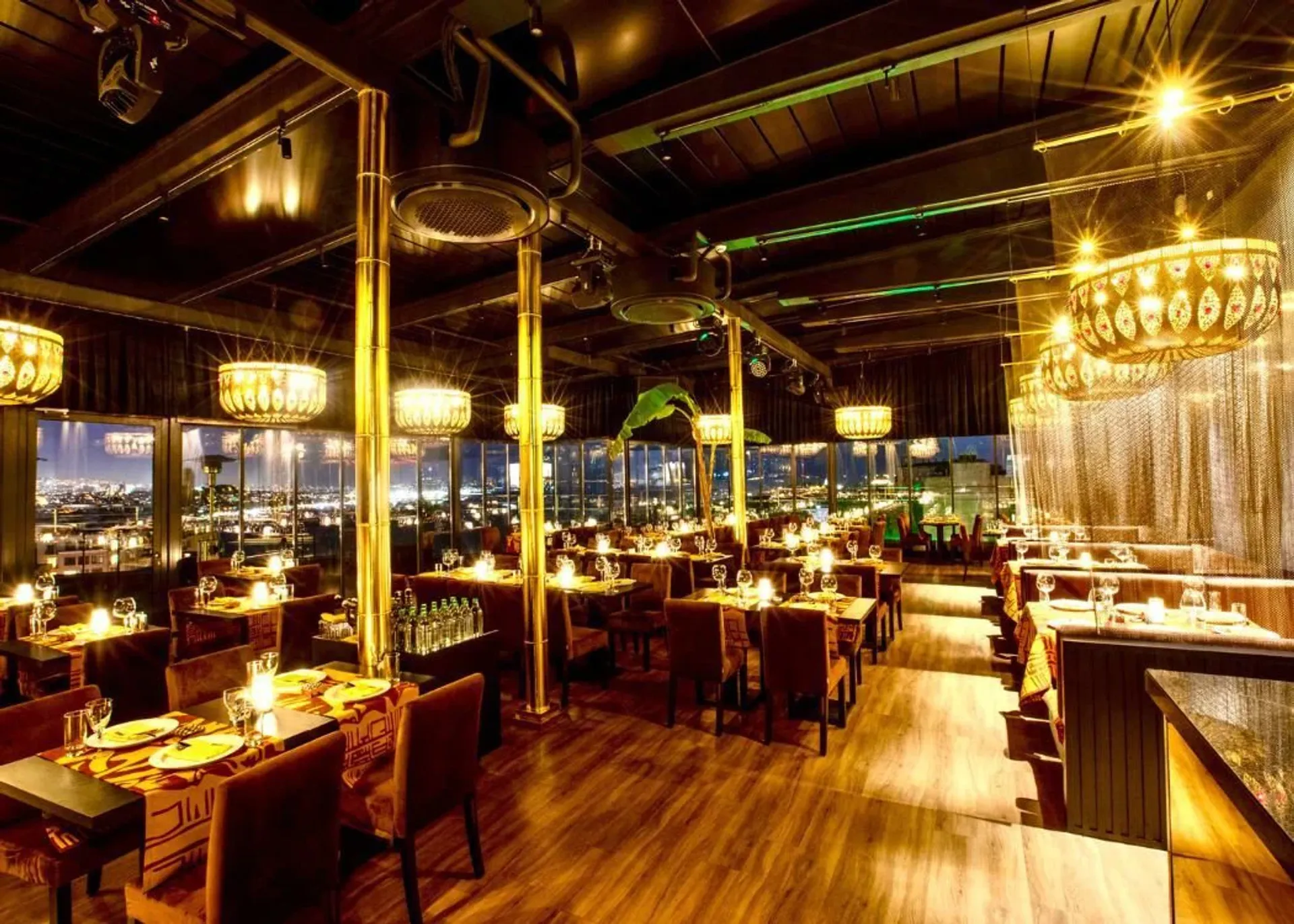 Premium Dining Experience with Exclusive Shows at Nomads Restaurant