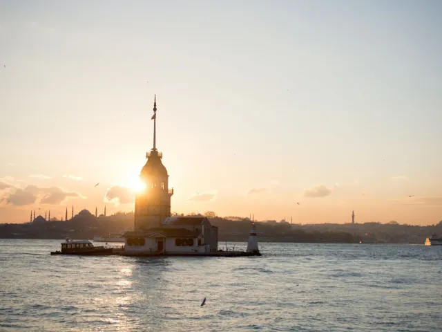 Maiden's Tower Skip-the-Ticket-Line Entry with Audio Guide