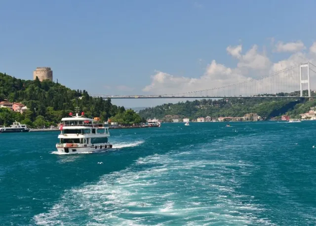 Golden Horn & Bosphorus Sightseeing Cruise with Audio Guide