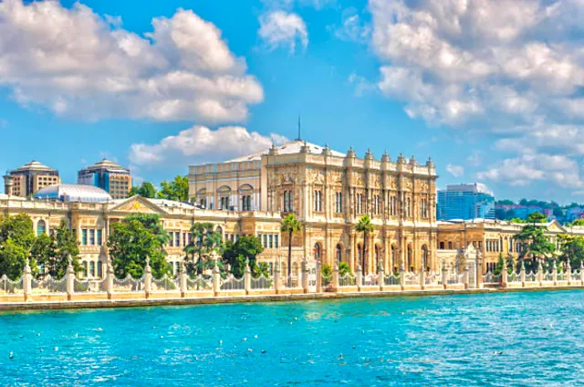 Dolmabahce Palace Museum Skip-the-Ticket-Line Entry with Audio Guide