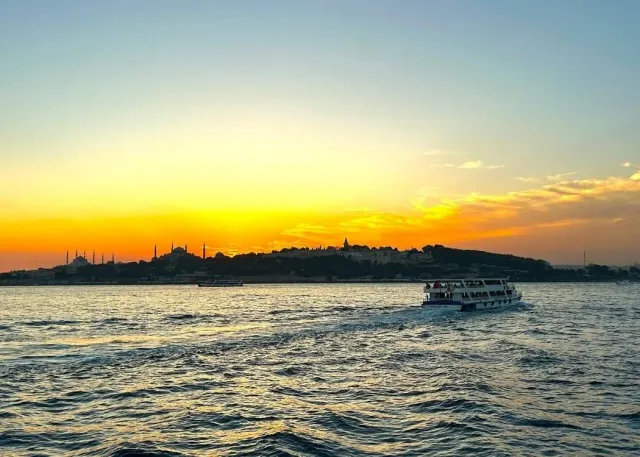 Golden Horn & Bosphorus Sightseeing Cruise with Audio Guide