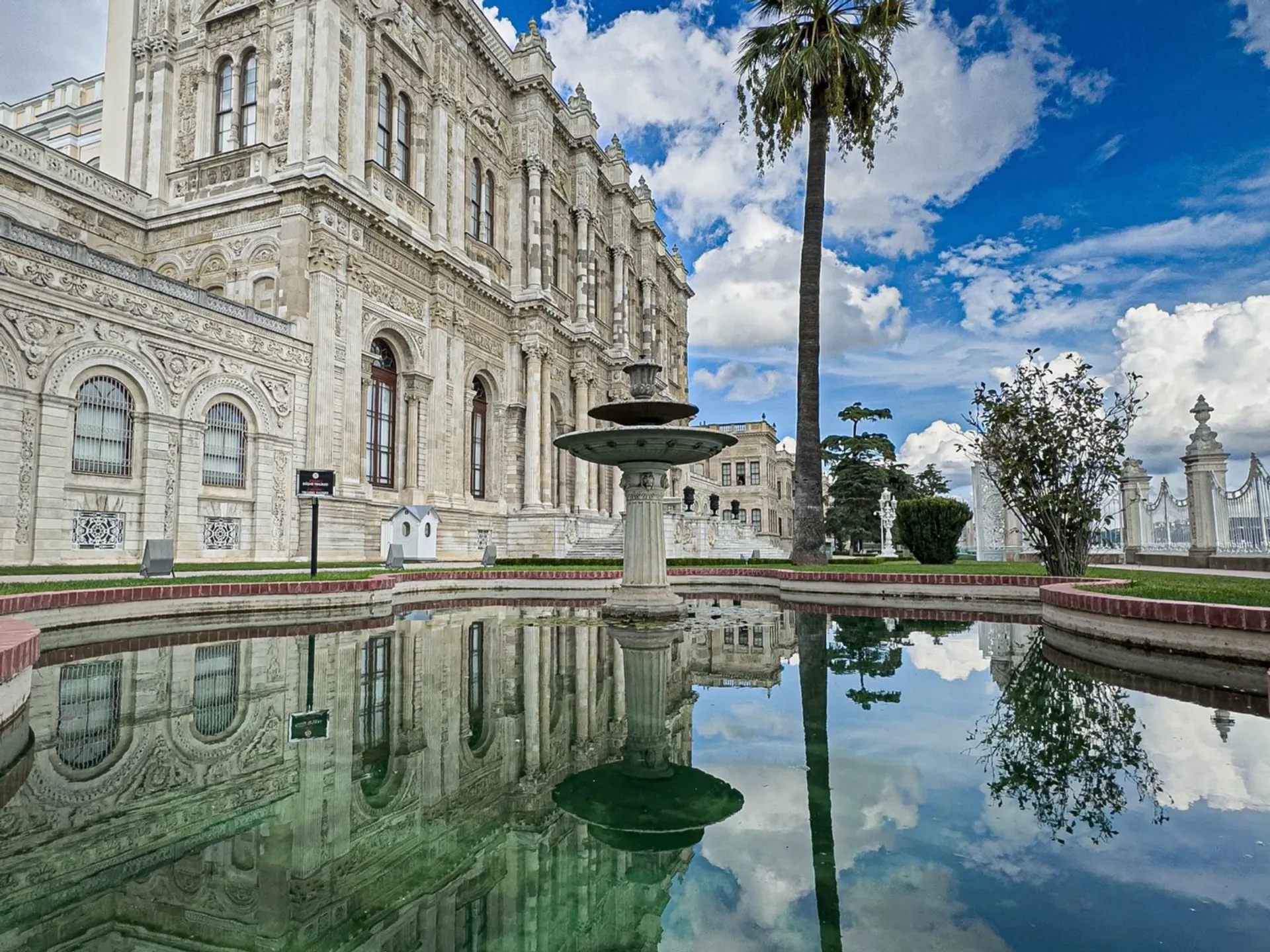 Dolmabahce Palace Museum Skip-the-Ticket-Line Entry with Audio Guide