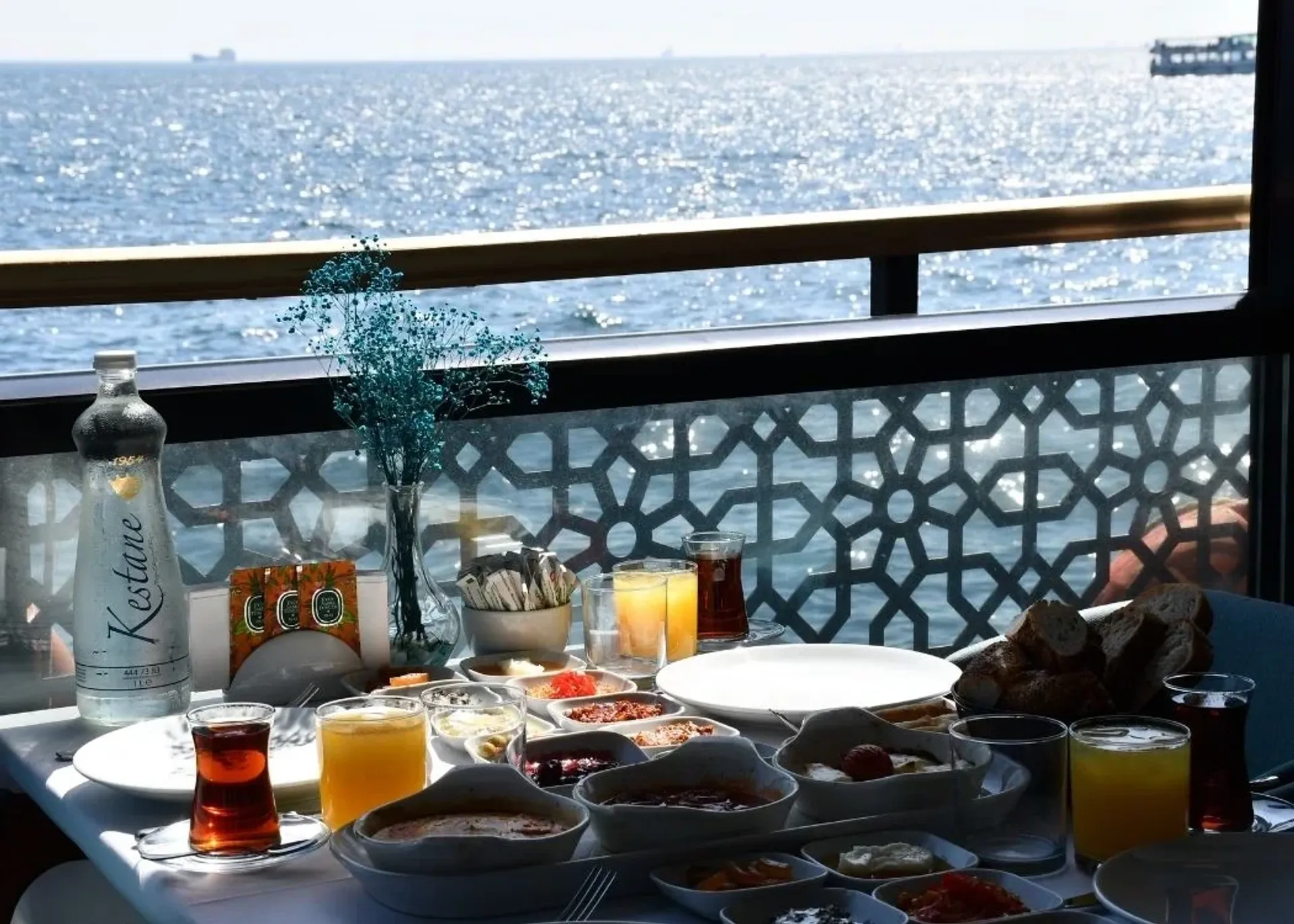 Premium Turkish Breakfast Cruise - Le Vapeur Magique