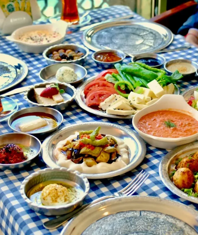 Premium Turkish Breakfast Cruise - Le Vapeur Magique
