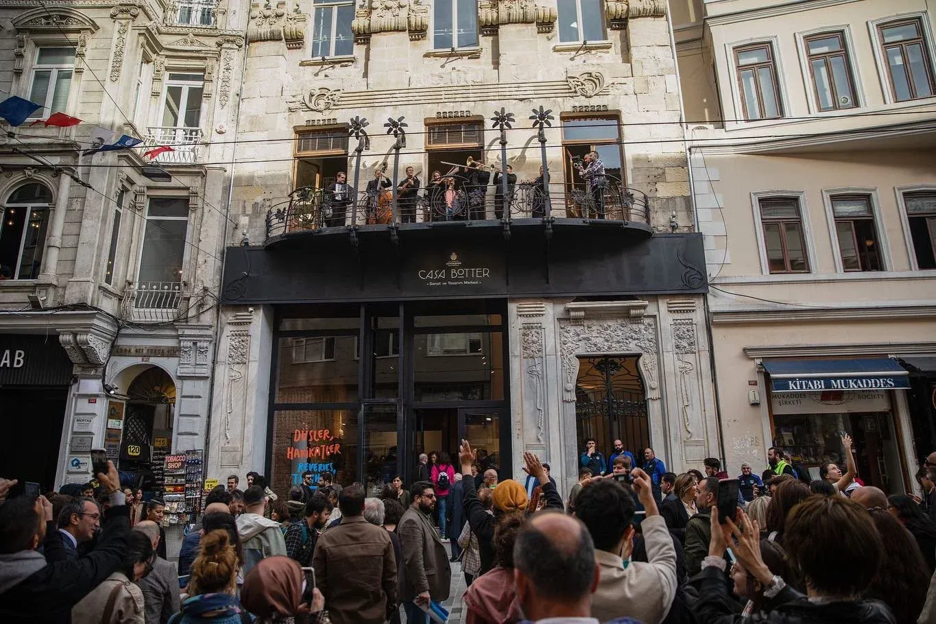 Taksim Square & Istiklal Street Walking Tour with Audio Guide