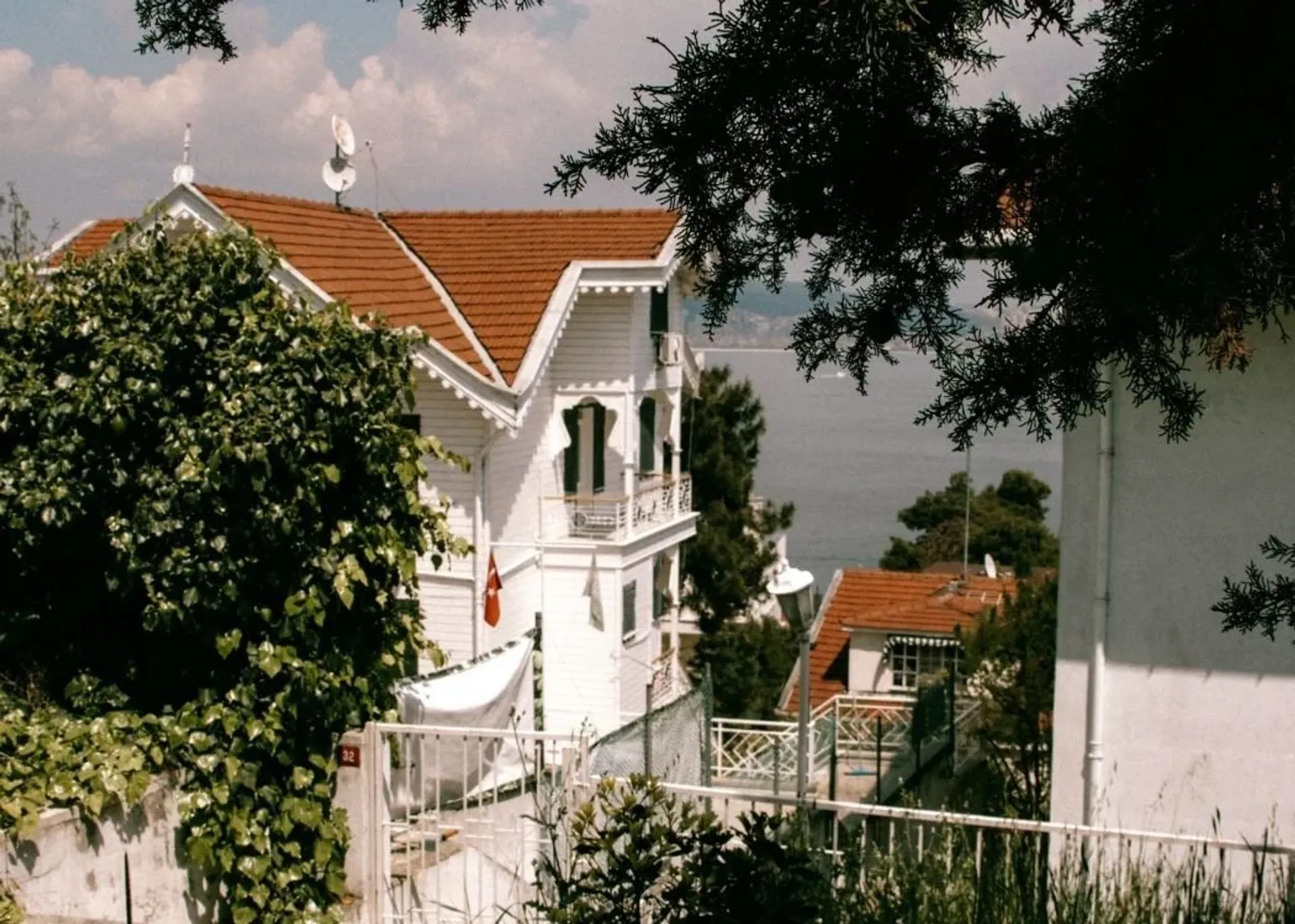 Kinaliada Island Walking Tour with Audio Guide