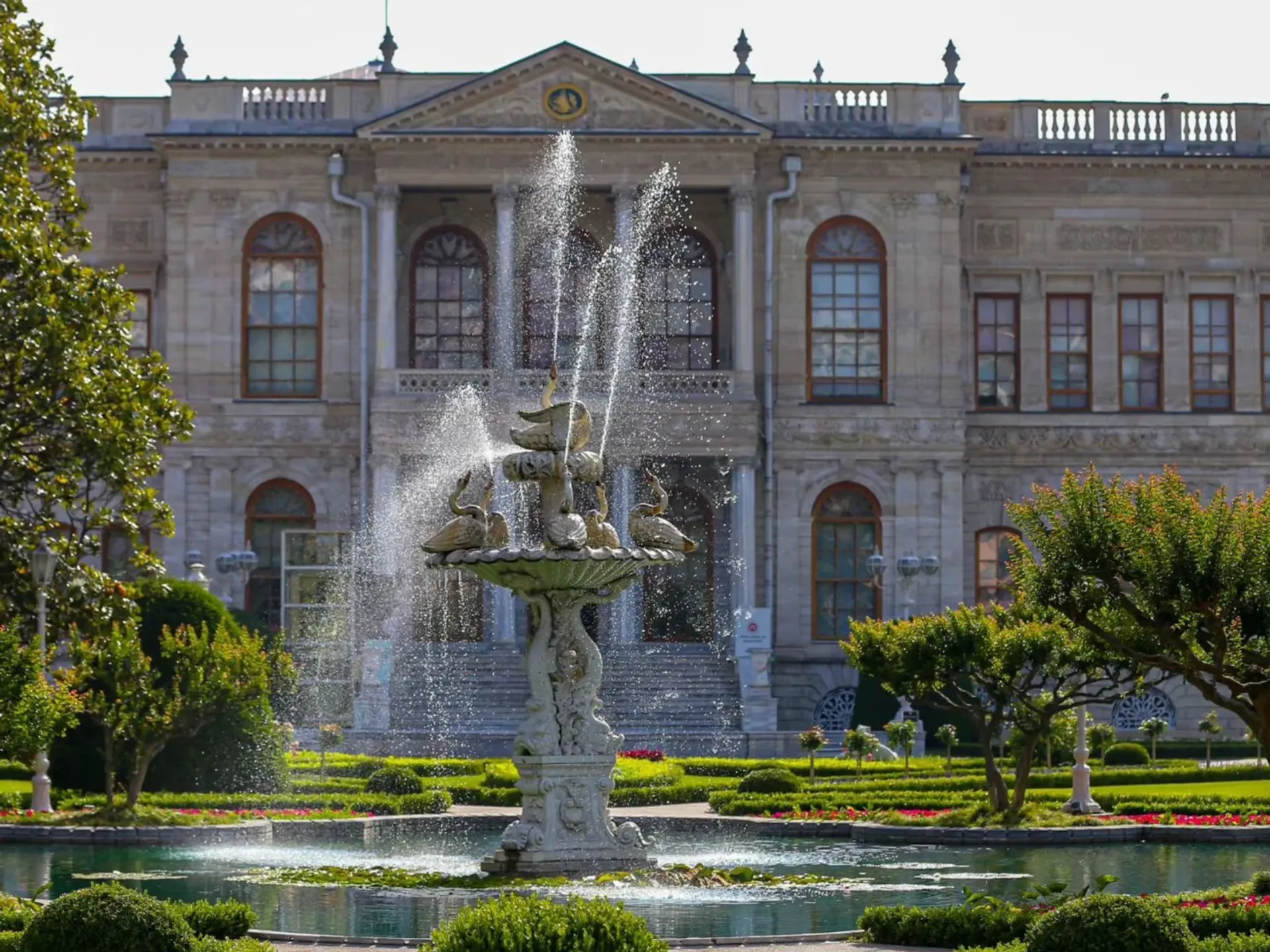 Dolmabahce Palace Museum Skip-the-Ticket-Line Entry with Audio Guide