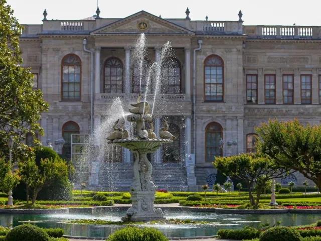 Dolmabahce Palace Museum Skip-the-Ticket-Line Entry with Audio Guide