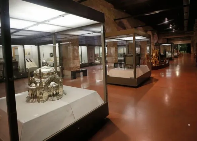 The Palace Collections Museum Skip-the-Ticket-Line Entry with Audio Guide