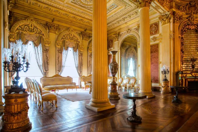 Dolmabahce Palace Museum Skip-the-Ticket-Line Entry with Audio Guide