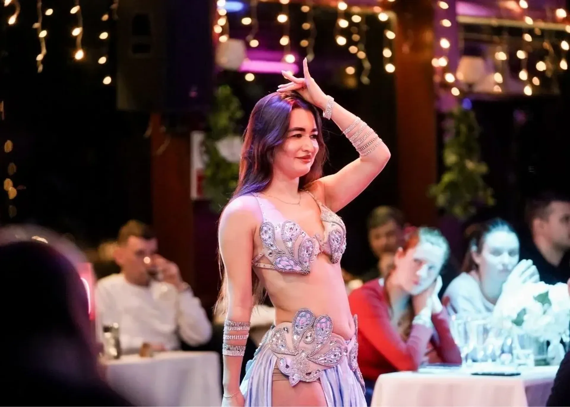 尊享博斯普鲁斯海峡晚餐游船与现场表演