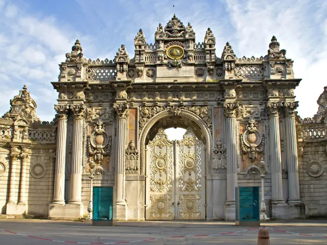 Dolmabahce Palace Museum Skip-the-Ticket-Line Entry with Audio Guide