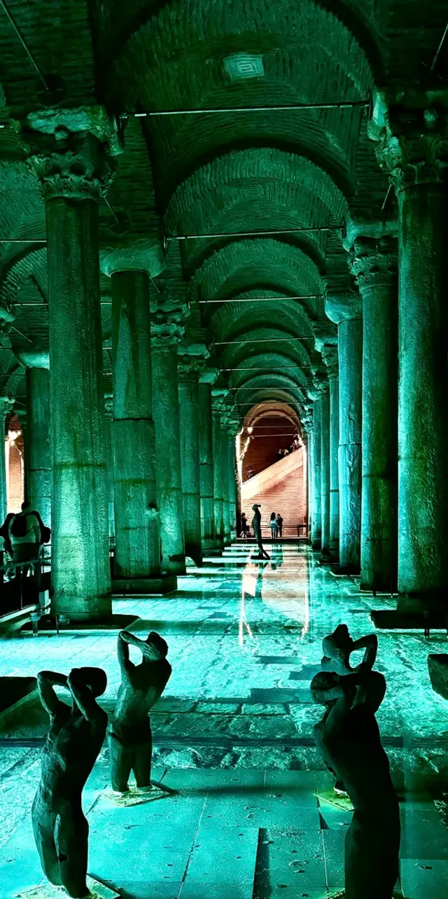 Basilica Cistern Guided Tour with Skip-the-Ticket-Line Entry