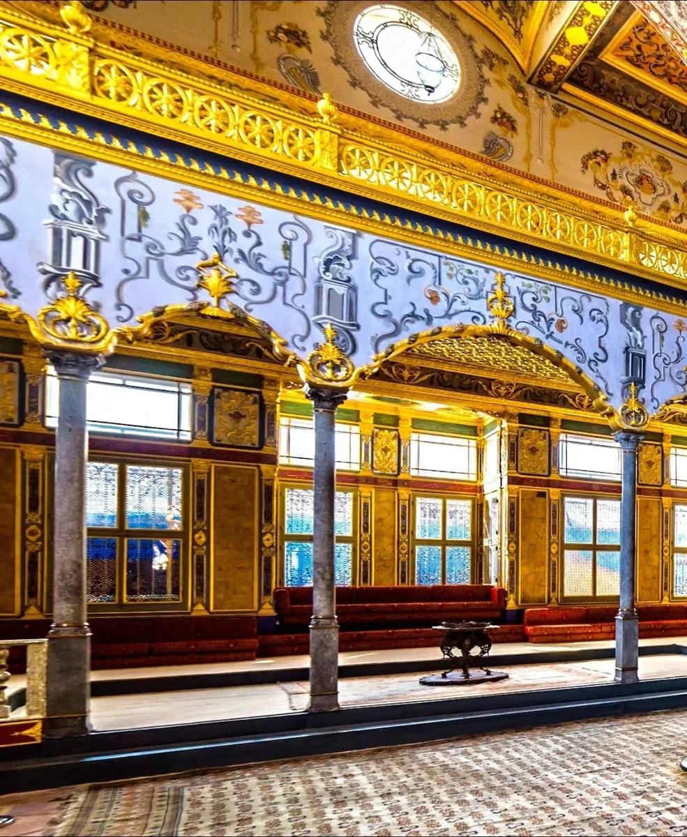 Topkapi Palace Museum Guided Tour with Harem Including Entry Tickets