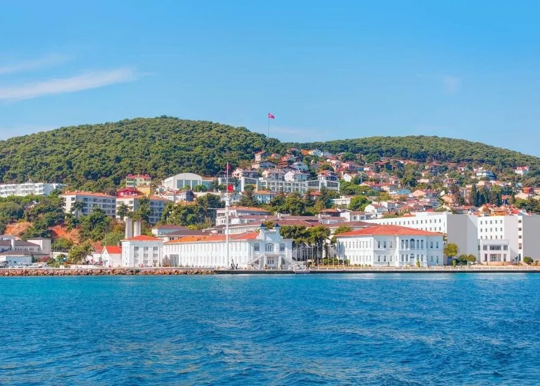 Heybeliada Island Roundtrip Boat Ticket with Audio Guide