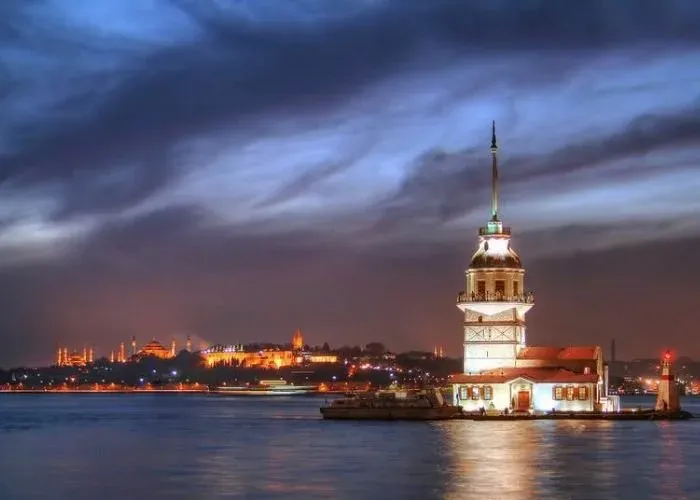 Maiden's Tower Skip-the-Ticket-Line Entry with Audio Guide