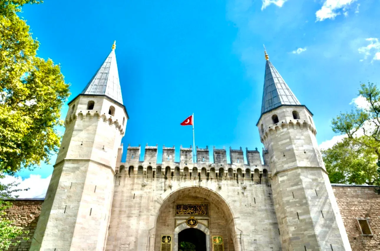 Topkapi Palace Museum Guided Tour with Harem Including Entry Tickets