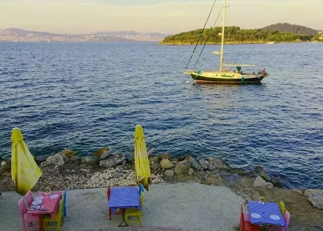 Burgazada Island Walking Tour with Audio Guide