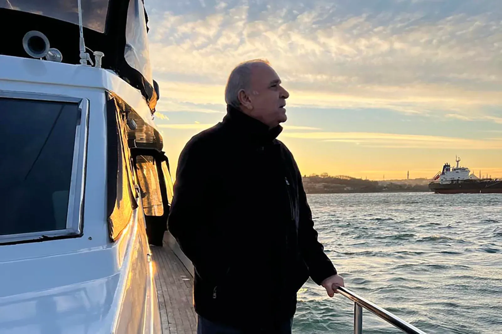 Bosphorus Sunset Cruise with Wine on a Luxury Yacht